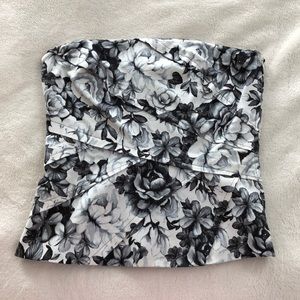 🌹 White House Black Market 🌹 Strapless Top